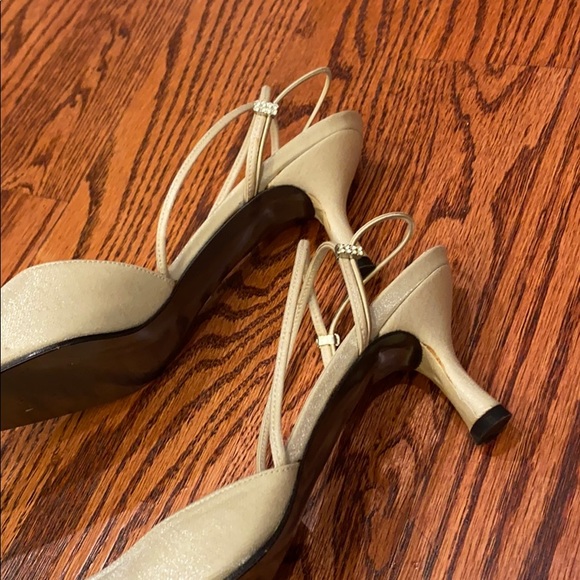 Stuart Weitzman champagne formal shoes - Picture 4 of 7